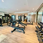 Chic Lux 2Br I High Floor L By Burj Khalifa & Dubai Mall I Pool L Gym