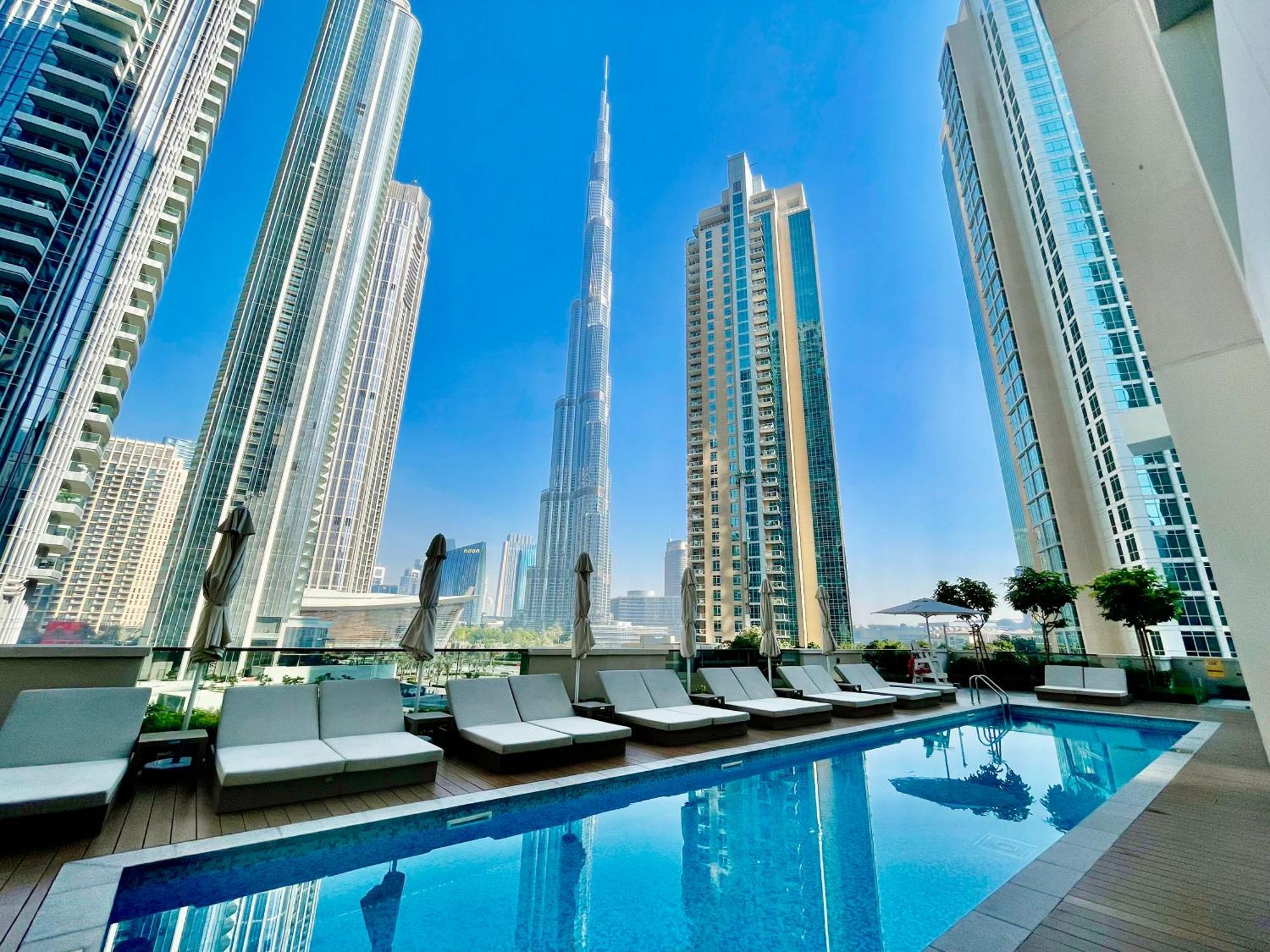 Chic Lux 2Br I High Floor L By Burj Khalifa & Dubai Mall I Pool L Gym Dubai