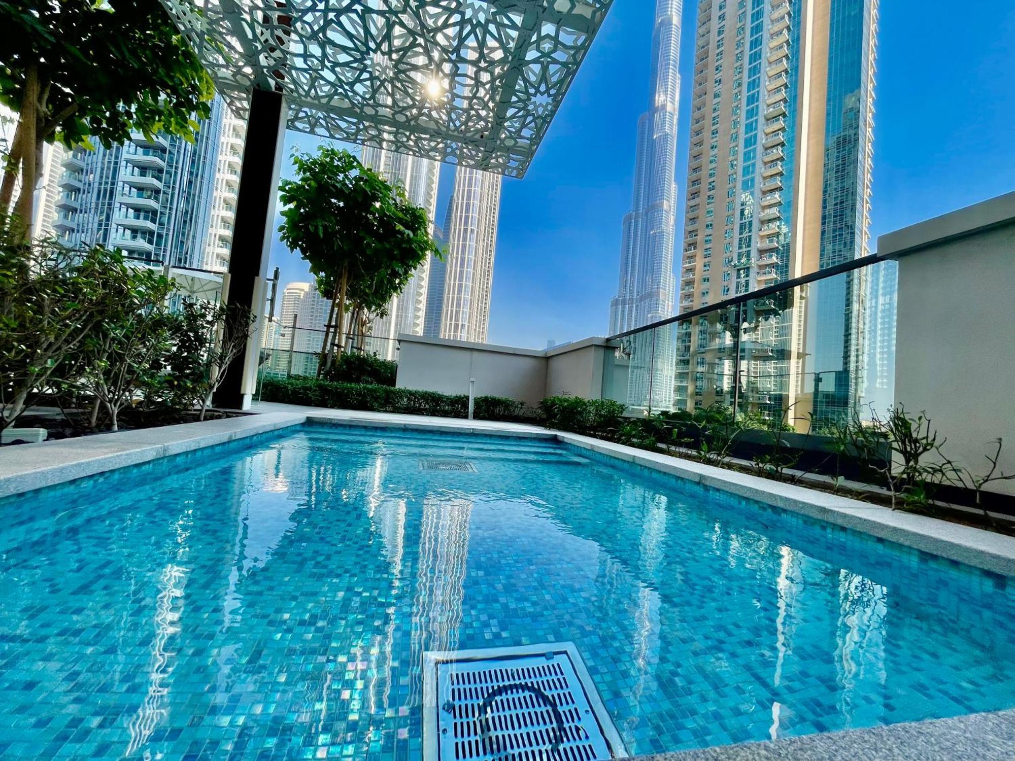 Apartment Chic Lux 2Br I High Floor L By Burj Khalifa & Dubai Mall I Pool L Gym