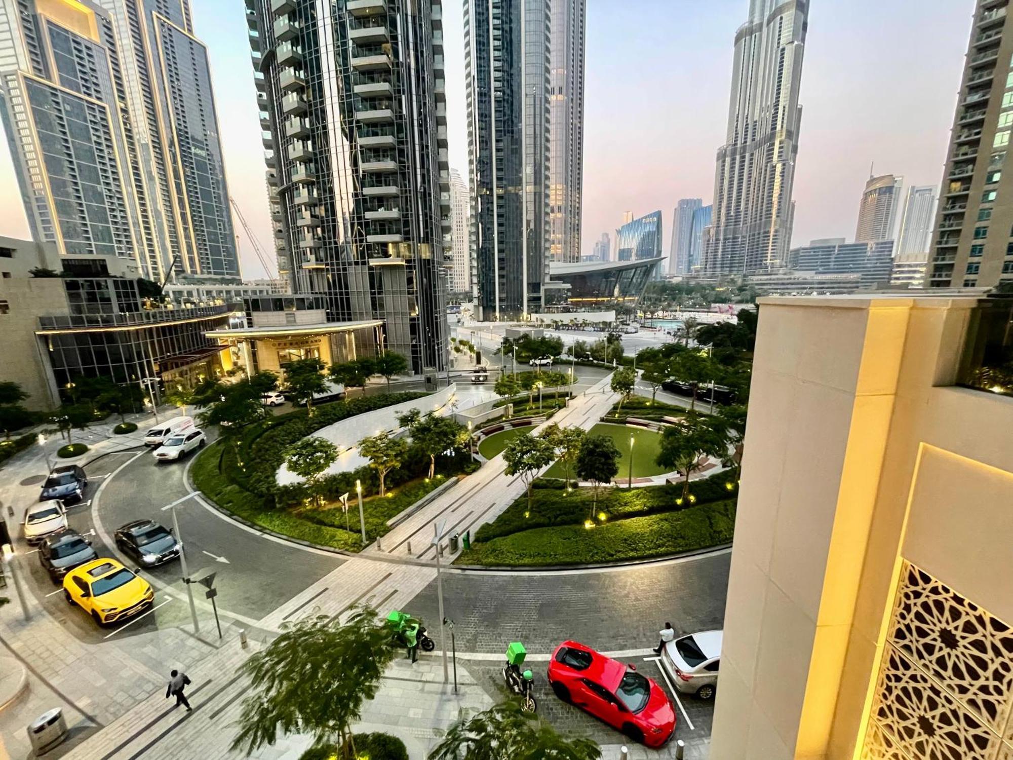 Chic Lux 2Br I High Floor L By Burj Khalifa & Dubai Mall I Pool L Gym
