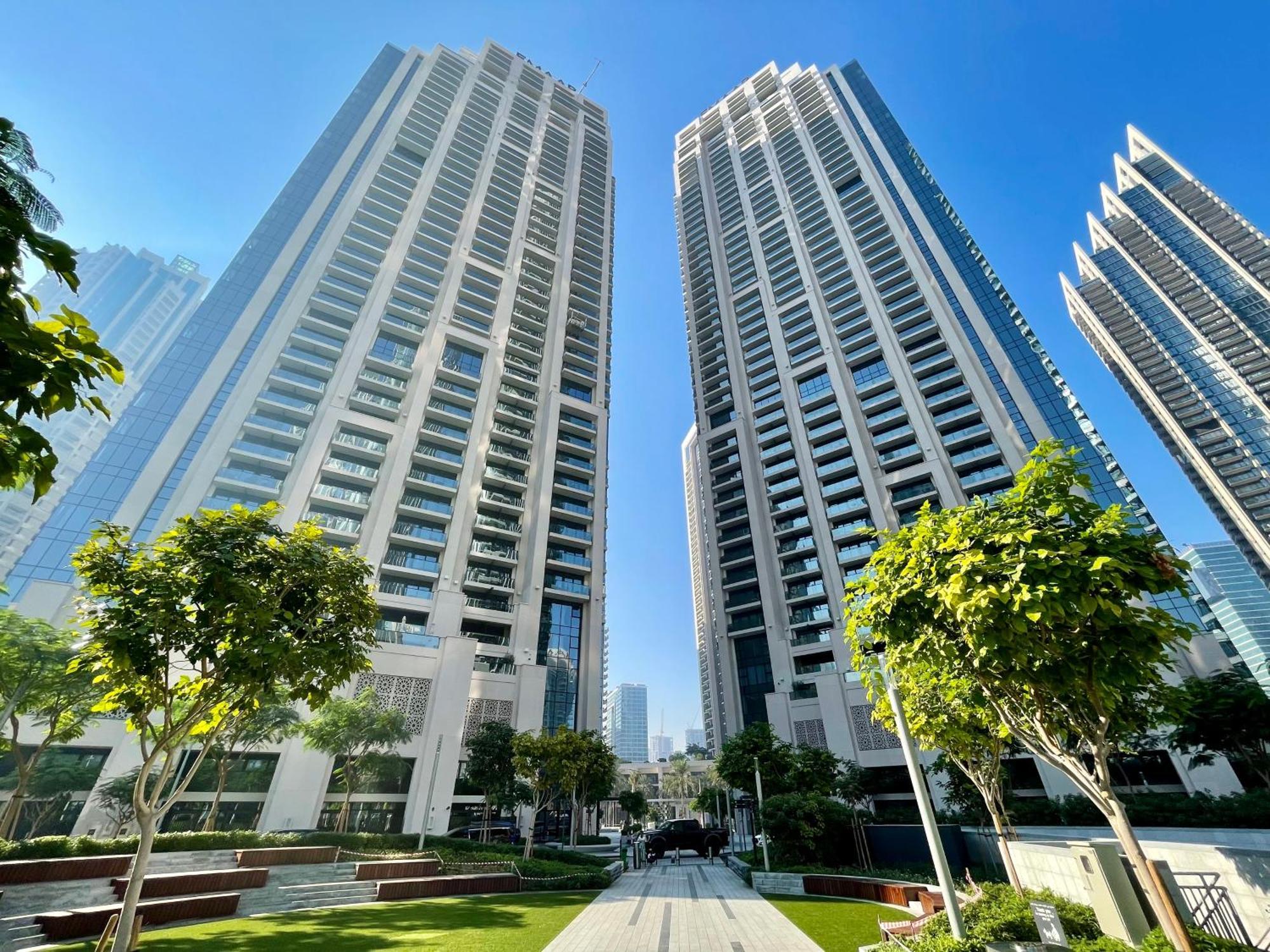 Chic Lux 2Br I High Floor L By Burj Khalifa & Dubai Mall I Pool L Gym Apartment Dubai