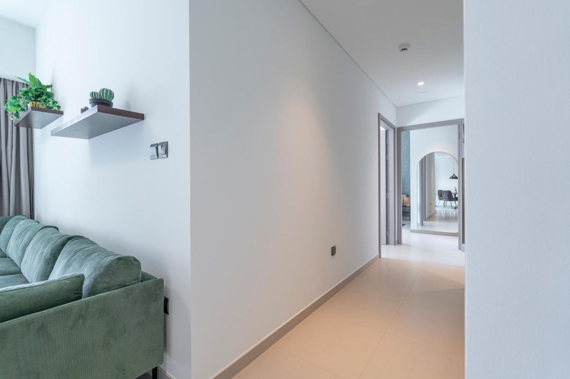 Chic Lux 2Br I High Floor L By Burj Khalifa & Dubai Mall I Pool L Gym *
