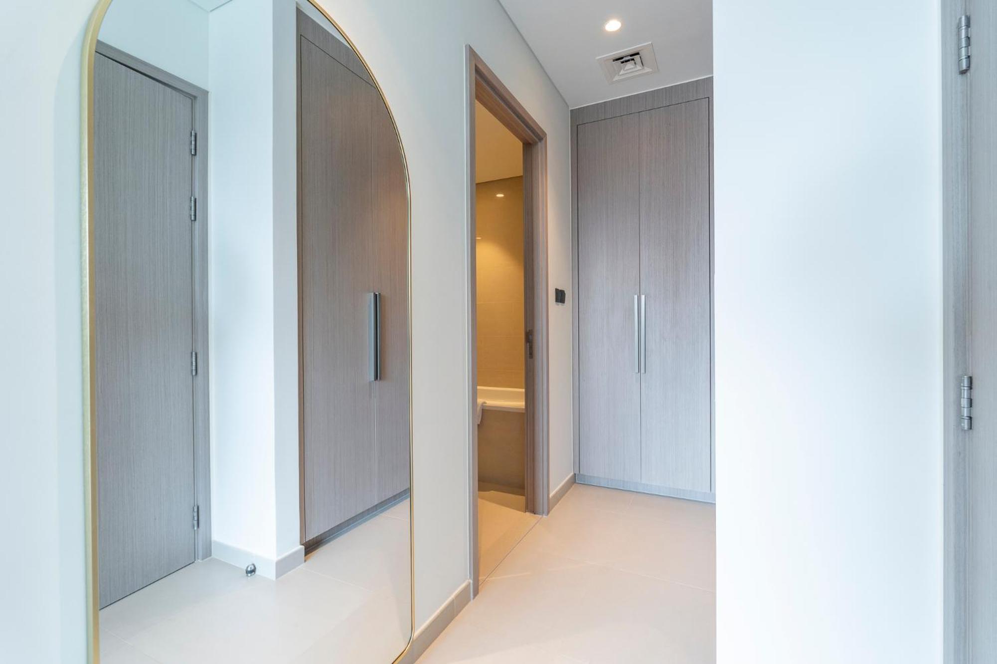 Apartment Chic Lux 2Br I High Floor L By Burj Khalifa & Dubai Mall I Pool L Gym Dubai