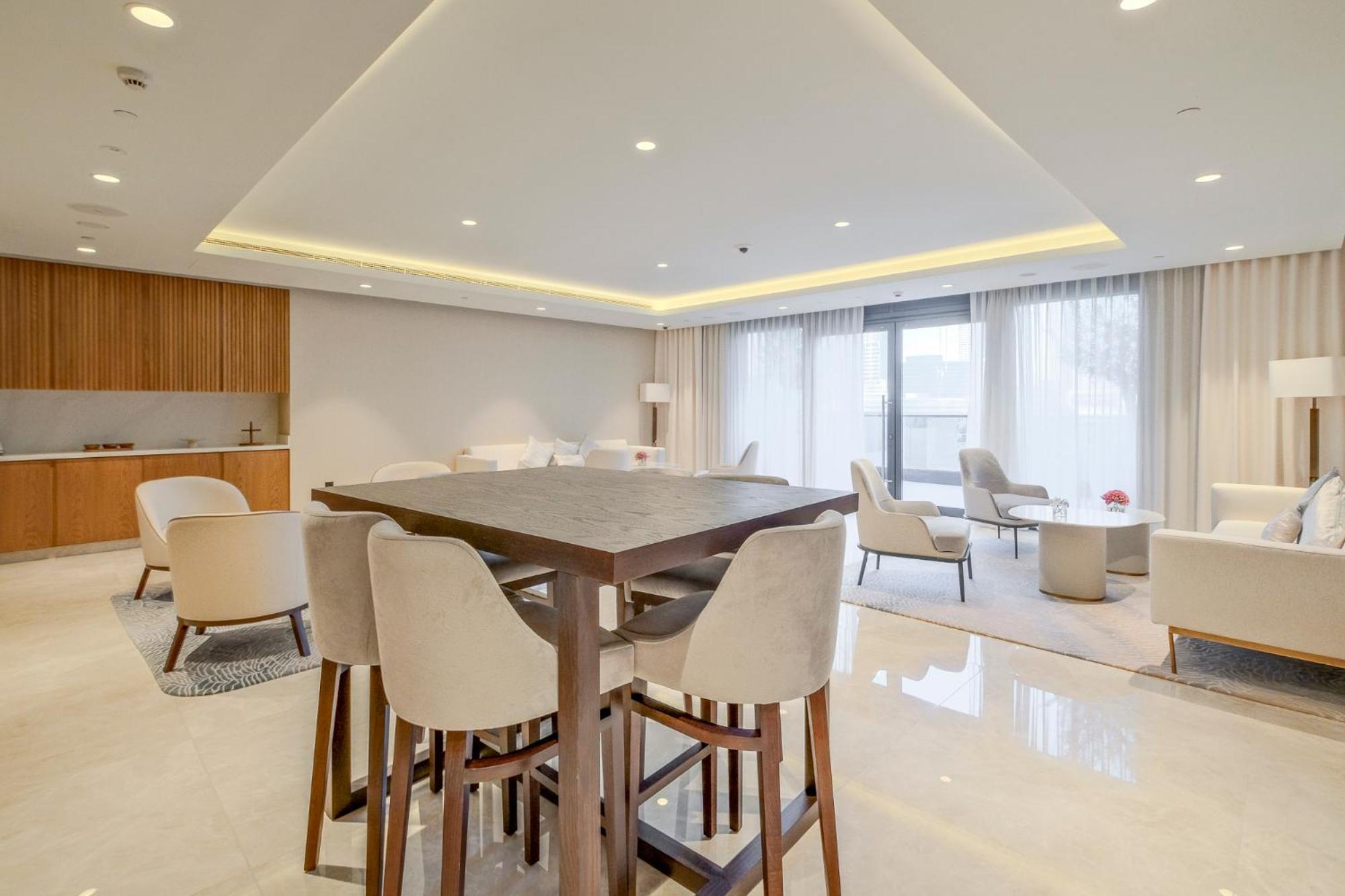 Chic Lux 2Br I High Floor L By Burj Khalifa & Dubai Mall I Pool L Gym Dubai