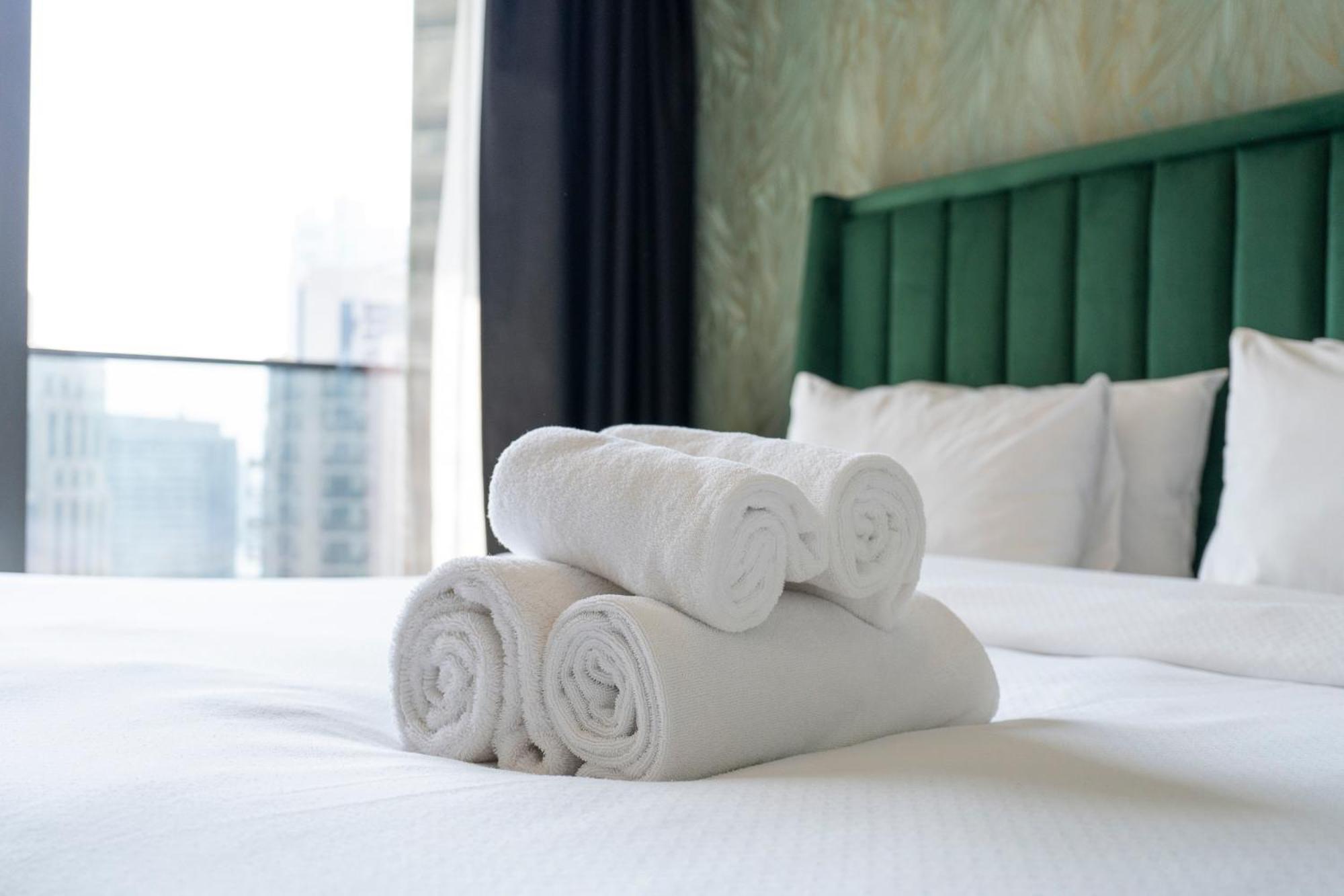 Chic Lux 2Br I High Floor L By Burj Khalifa & Dubai Mall I Pool L Gym