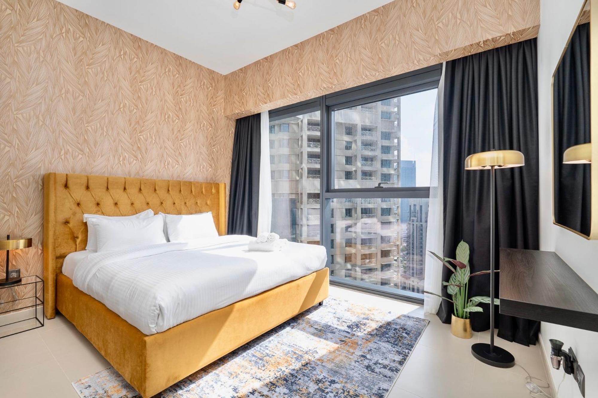 Chic Lux 2Br I High Floor L By Burj Khalifa & Dubai Mall I Pool L Gym Apartment