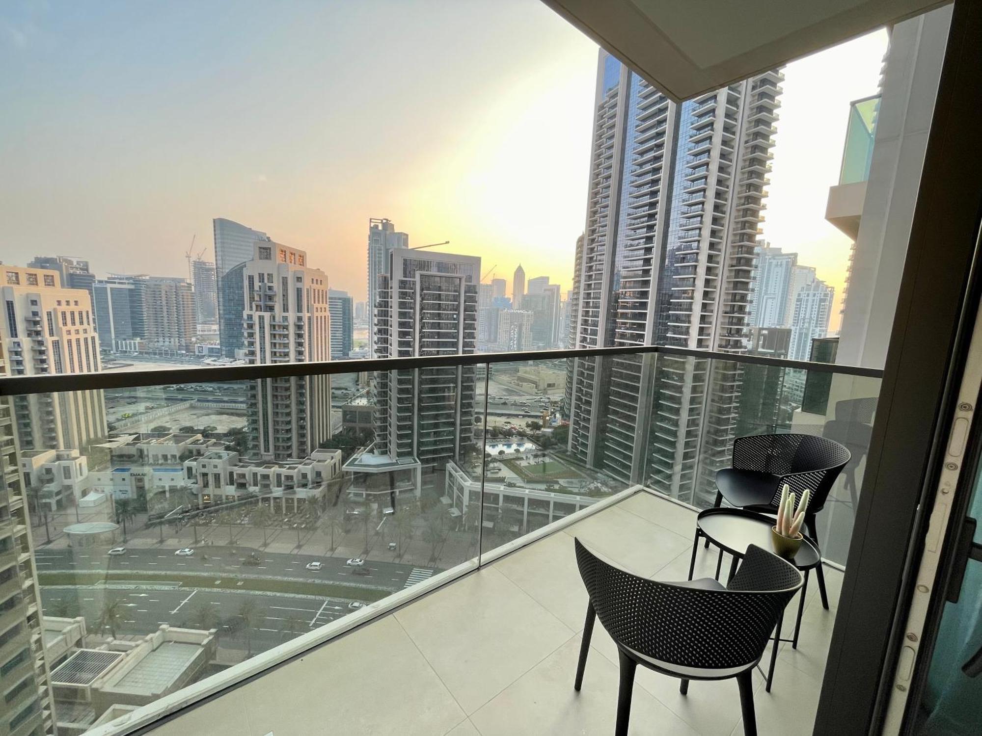 Chic Lux 2Br I High Floor L By Burj Khalifa & Dubai Mall I Pool L Gym * Dubai